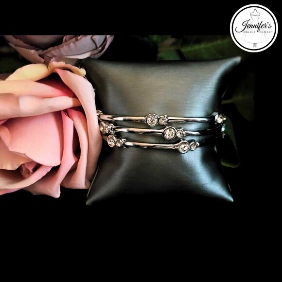 Lia Sophia "Cloud Nine Flirty" Silver Tone Cut Crystal Stretch Bracelet - Picture 3 of 9